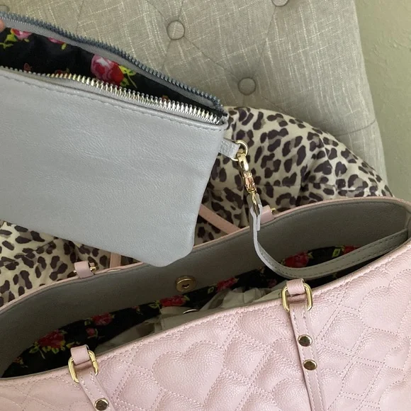 🆑 Betsey Johnson Quilted Puffy Heart Swag Tote. Gray/pink/purple hue Tote Bag - Picture 4 of 17